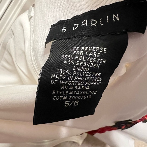 🥀White floral embroidered dress🥀 - Picture 2 of 9